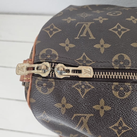 Authentic LOUIS VUITTON Monogram Keepall 50 Bandouliere Duffel Bag - Picture 3 of 16
